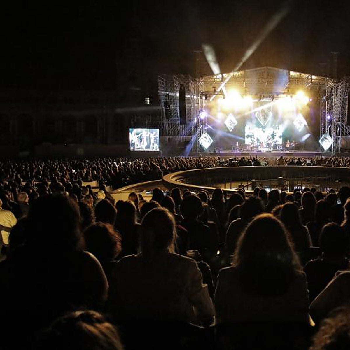 Icónica reunió a más de 125.000 personas en los eventos programados en la plaza de España