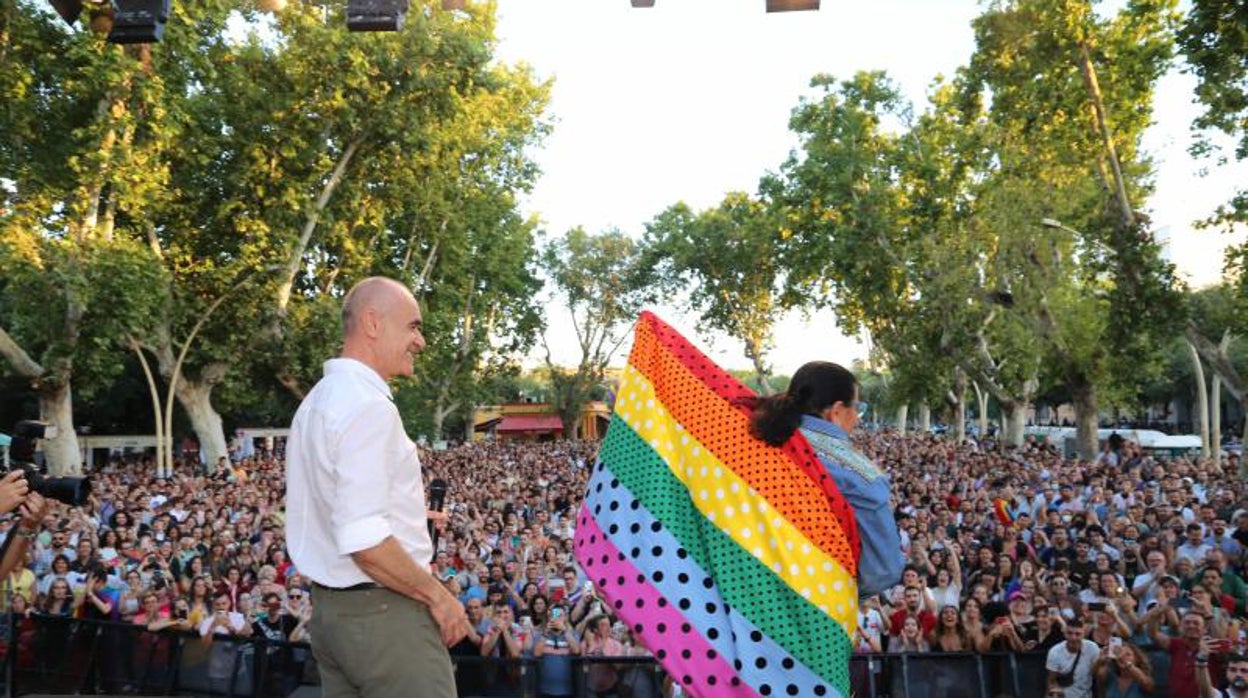 El alcalde de Sevilla recibe el premio Trans 2022