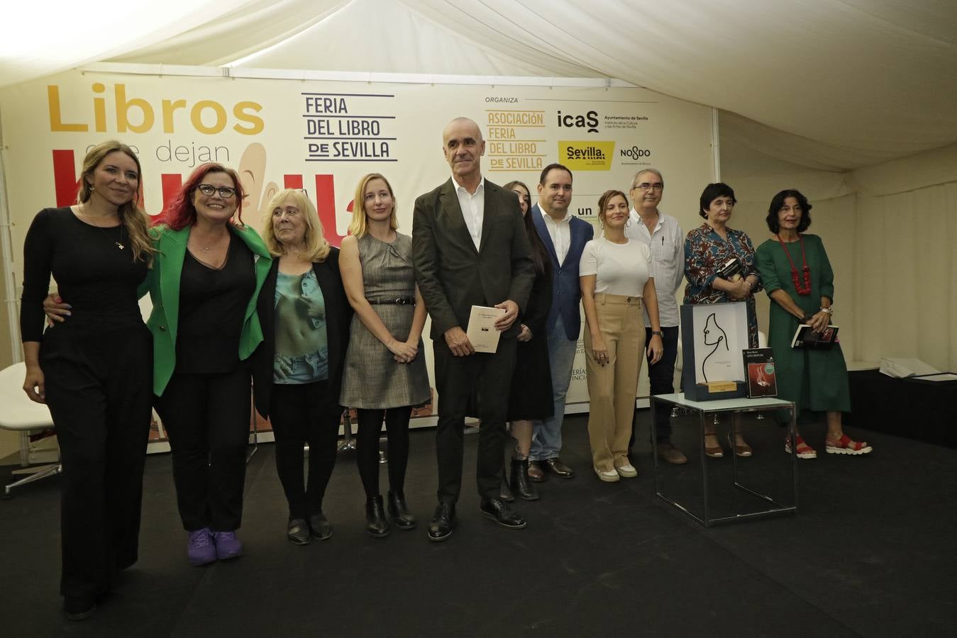 Marta Barrio recibió el I Premio Almudena Grandes