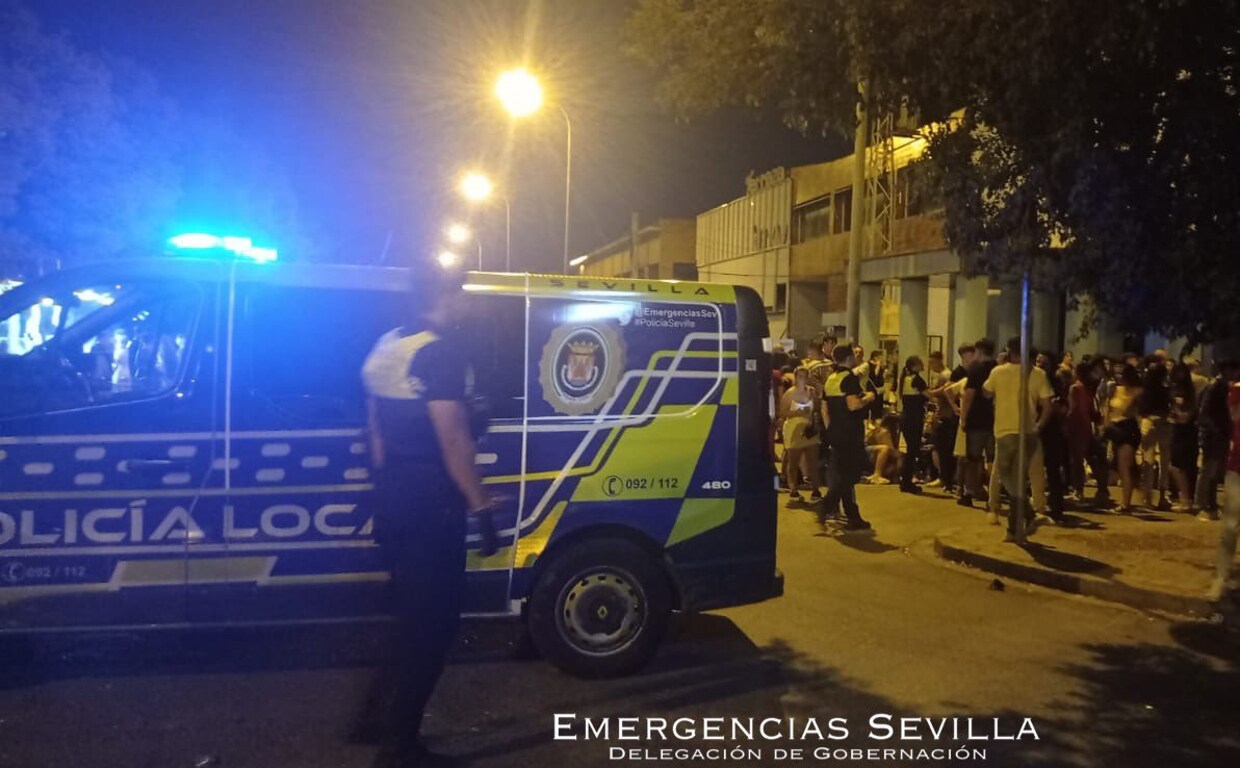 Agentes de la Policía Local han desalojado este sábado una fiesta de Halloween para menores en Sevilla