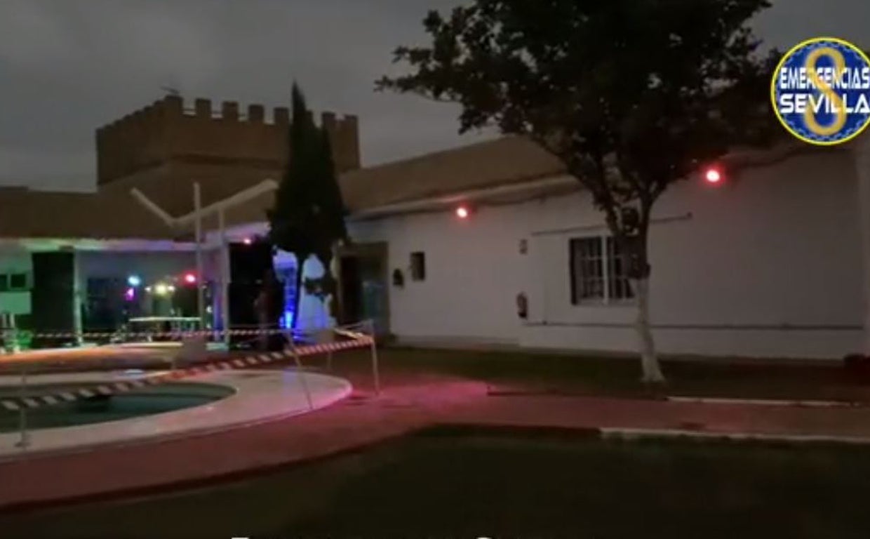 Finca de Pino Montano que ha sido precintada por la Policía