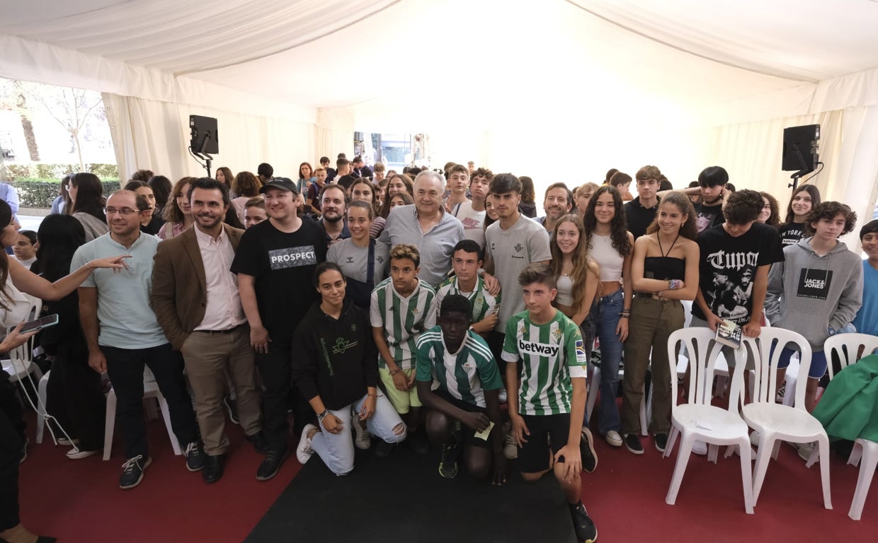 Blue Jeans, Rosa Márquez, Rafael Gordillo y Juan Cruz, este miércoles en la Feria del Libro