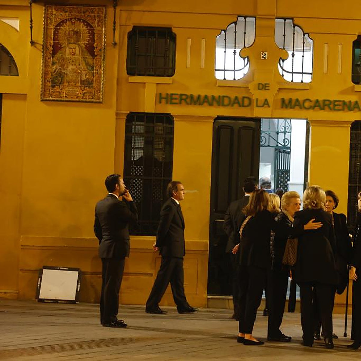 Exhuman los restos de Queipo de Llano y Francisco Bohórquez en la basílica de la Macarena