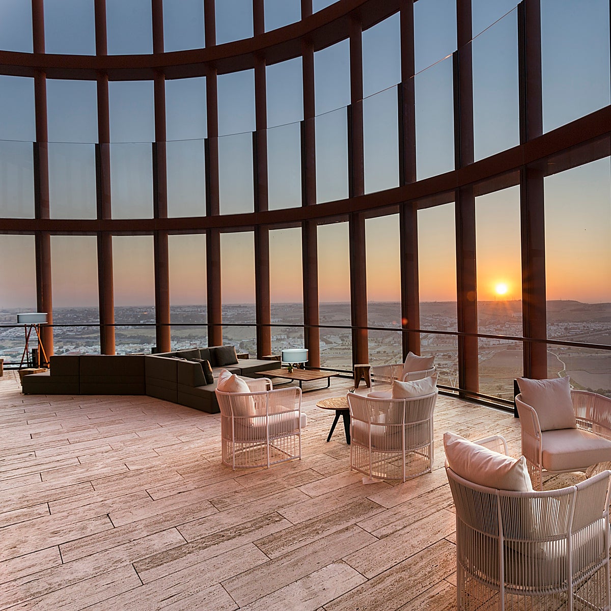 El hotel Eurostars Torre Sevilla 5* recupera para este otoño-invierno su oferta 'Ven a Cenar y te invitamos a dormir'