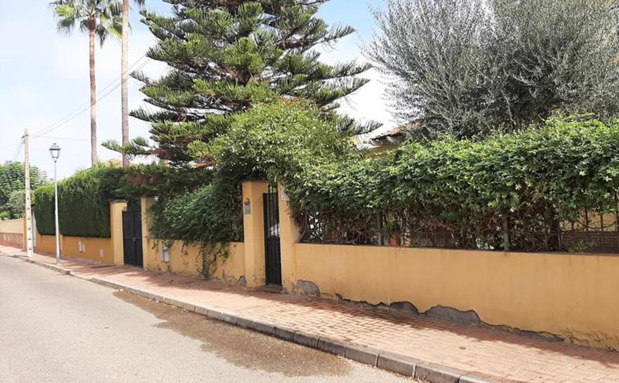 Casa número 13 de la calle Fernando Moreno Torroba, donde vivía la víctikma y punto en el que fue asesinado