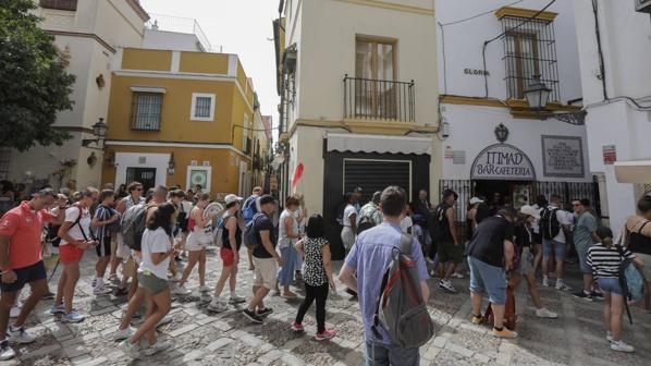 Sevilla calcula su carga máxima de turistas: no se pueden celebrar congresos de más de 8.000 personas