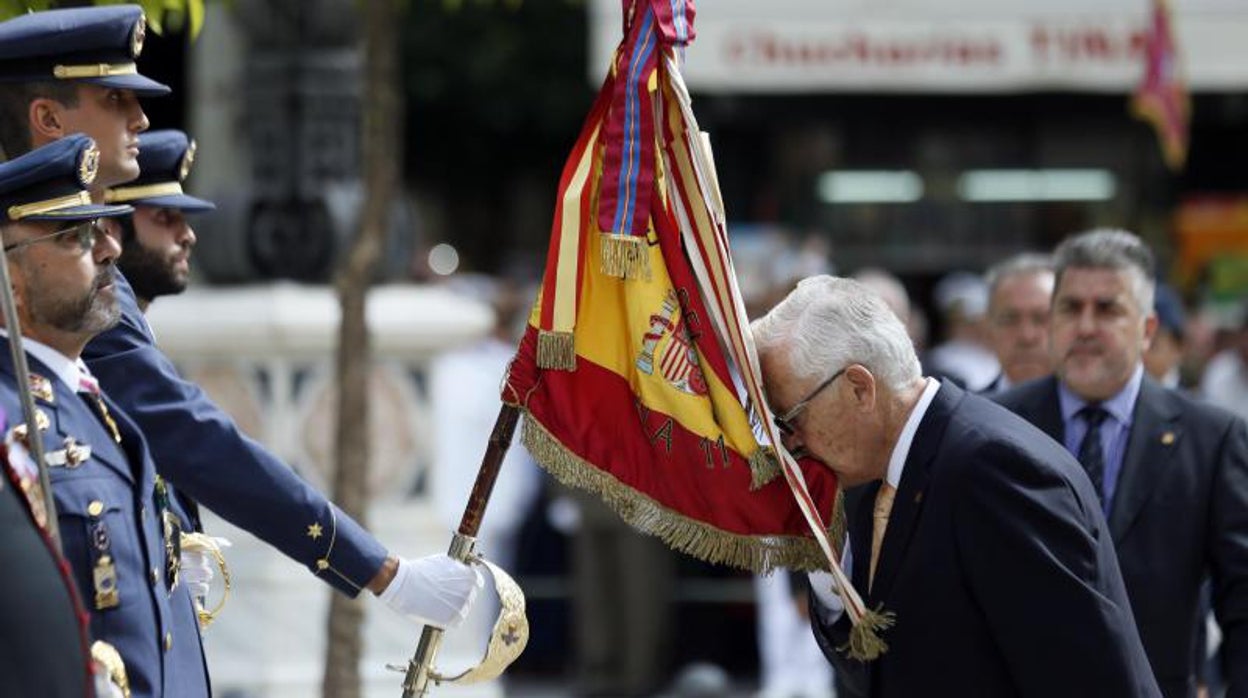 Lebrija acoge una histórica jura de bandera civil con motivo de la efemérides de Elio Antonio de Nebrija