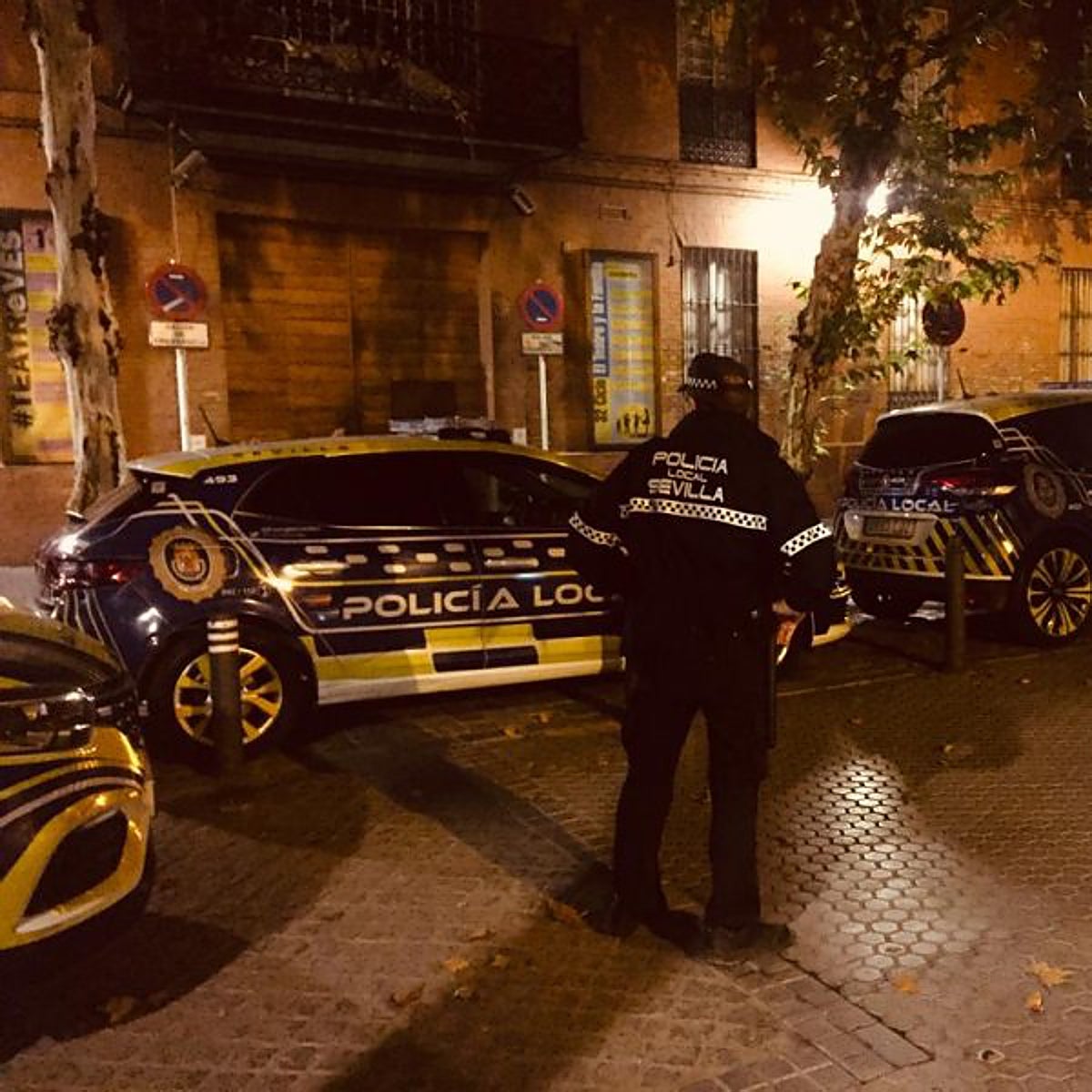Sindicatos denuncian la falta aparcamiento para los coches de la Policía Local en la comisaría Casco Antiguo