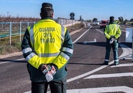 Un conductor ebrio arrolla a un motorista en la autovía A-92 y se queda dormido a 300 metros del accidente