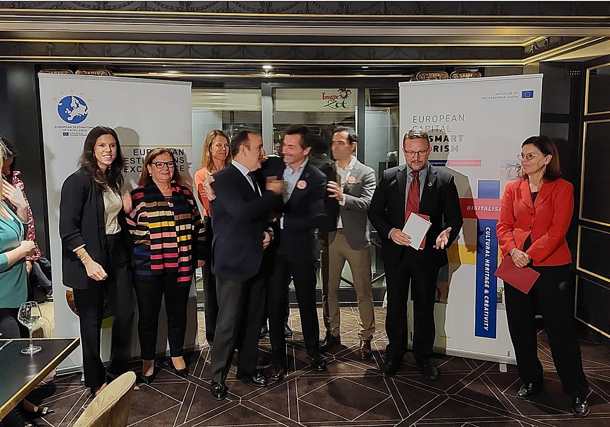 Representantes de la candidatura sevillana tras conocerse el veredicto de la comisión