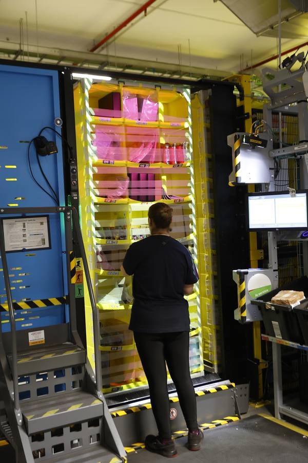 Reportaje gráfico del centro logísitico de Amazon en Sevilla