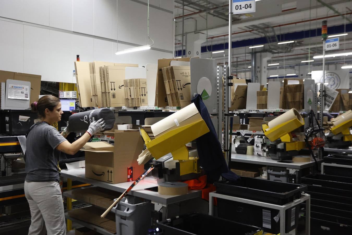 Reportaje gráfico del centro logísitico de Amazon en Sevilla