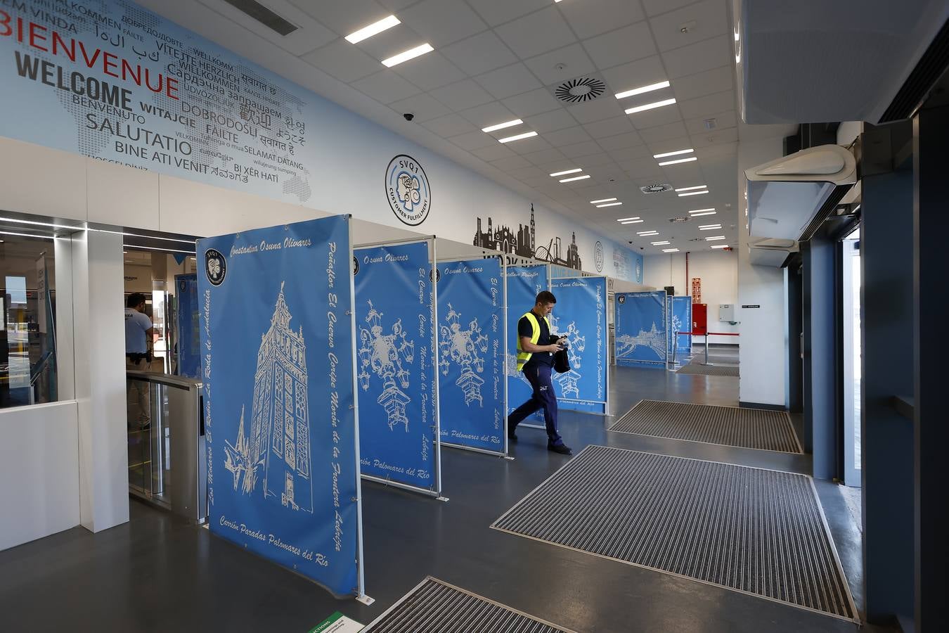 Reportaje gráfico del centro logísitico de Amazon en Sevilla