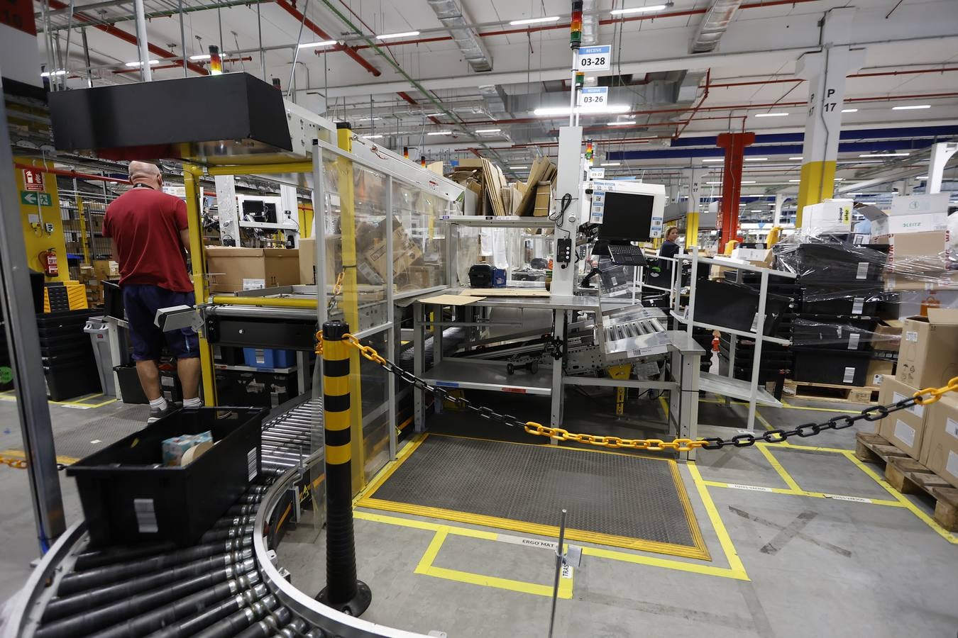 Reportaje gráfico del centro logísitico de Amazon en Sevilla