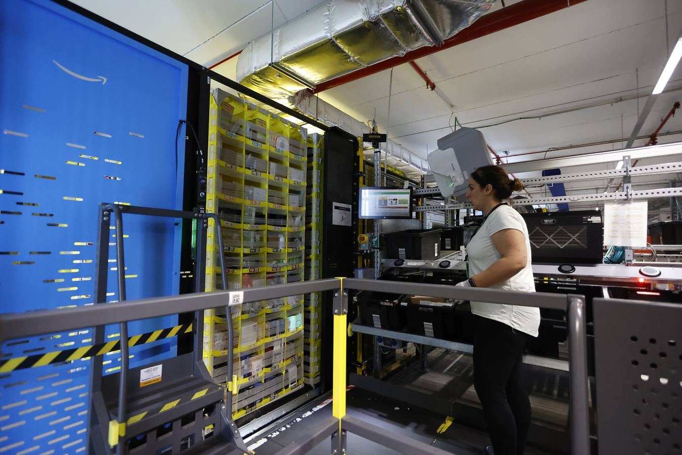 Reportaje gráfico del centro logísitico de Amazon en Sevilla