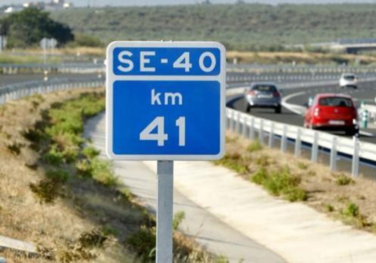 Tramo de la SE-40 a su paso por la comarca del Aljarafe