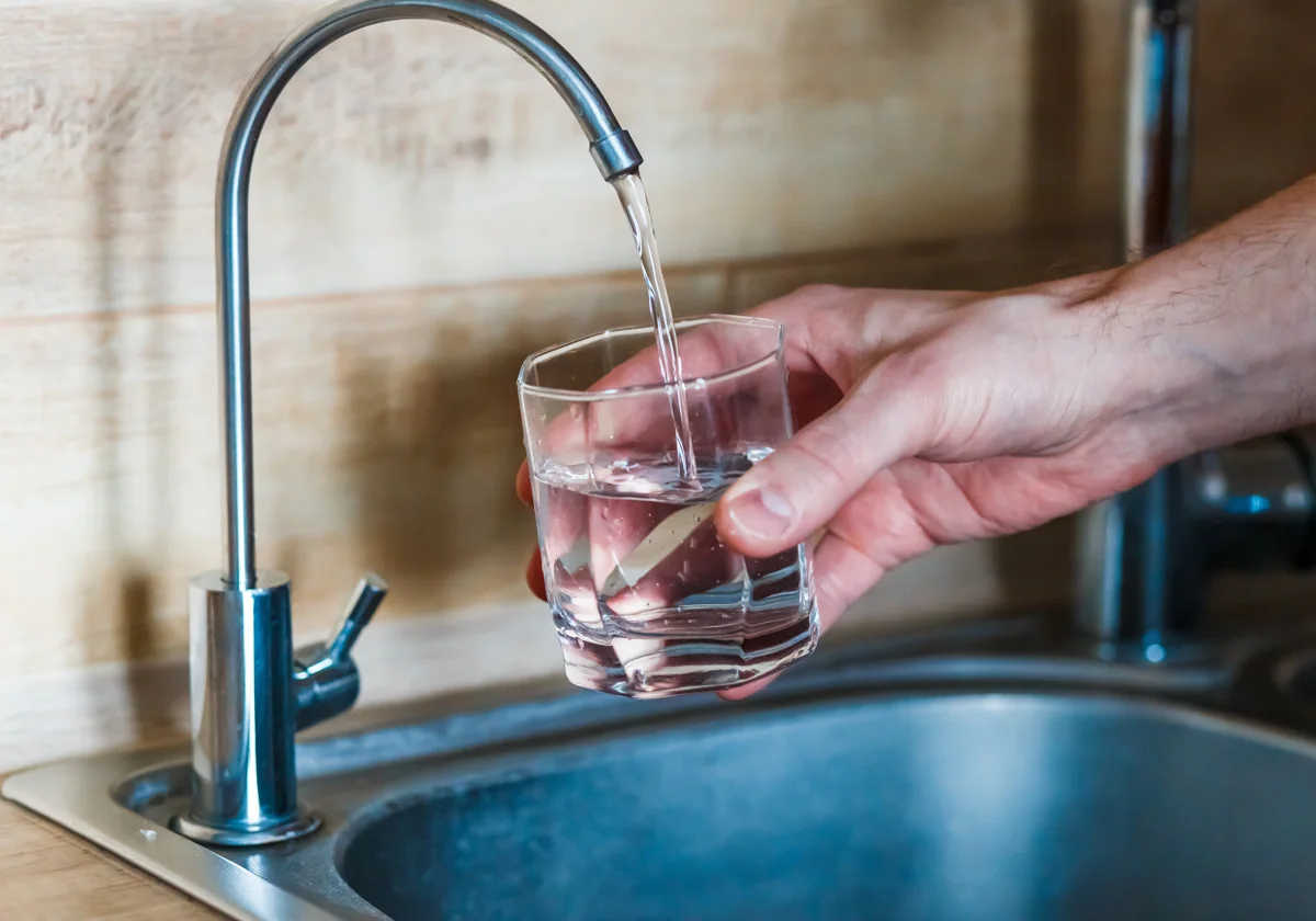 Cómo analizar la dureza del agua en casa?
