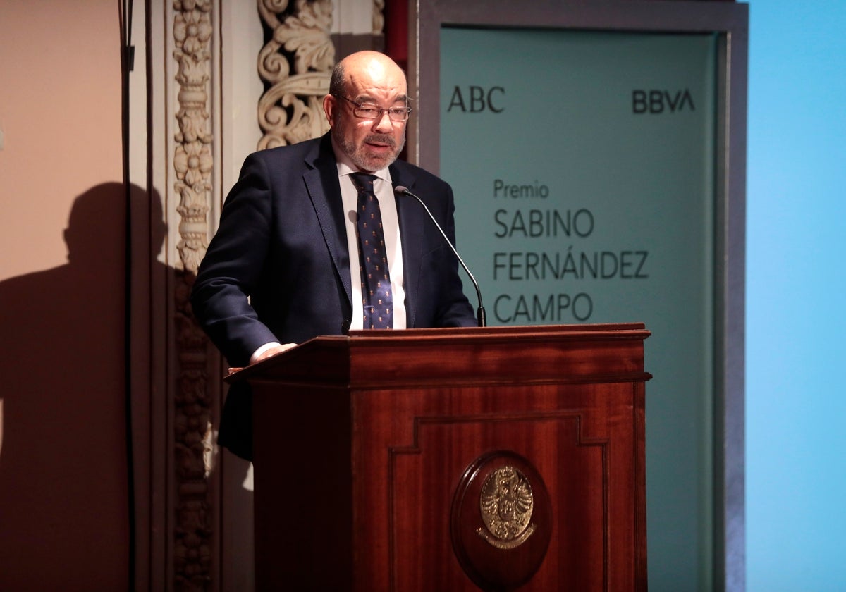 Ángel Expósito, durante la última entrega del Premio Sabino Fernández Campo en Sevilla