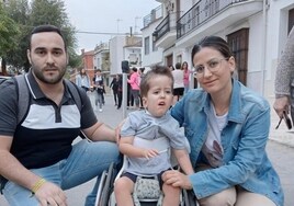 La Junta de Andalucía evalúa las necesidades del pequeño Adrián para atenderlo en su colegio de Herrera
