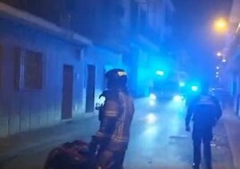La Policía investiga si hay relación entre el incendio de dos casas en Torreblanca y el tiroteo de ayer
