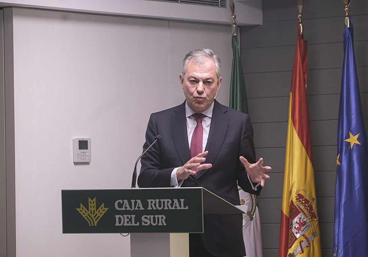 El candidato del PP a la Alcaldía de Sevilla, José Luis Sanz, en el encuentro organizado por la Asociación Foro Sociedad Civil Sevillana