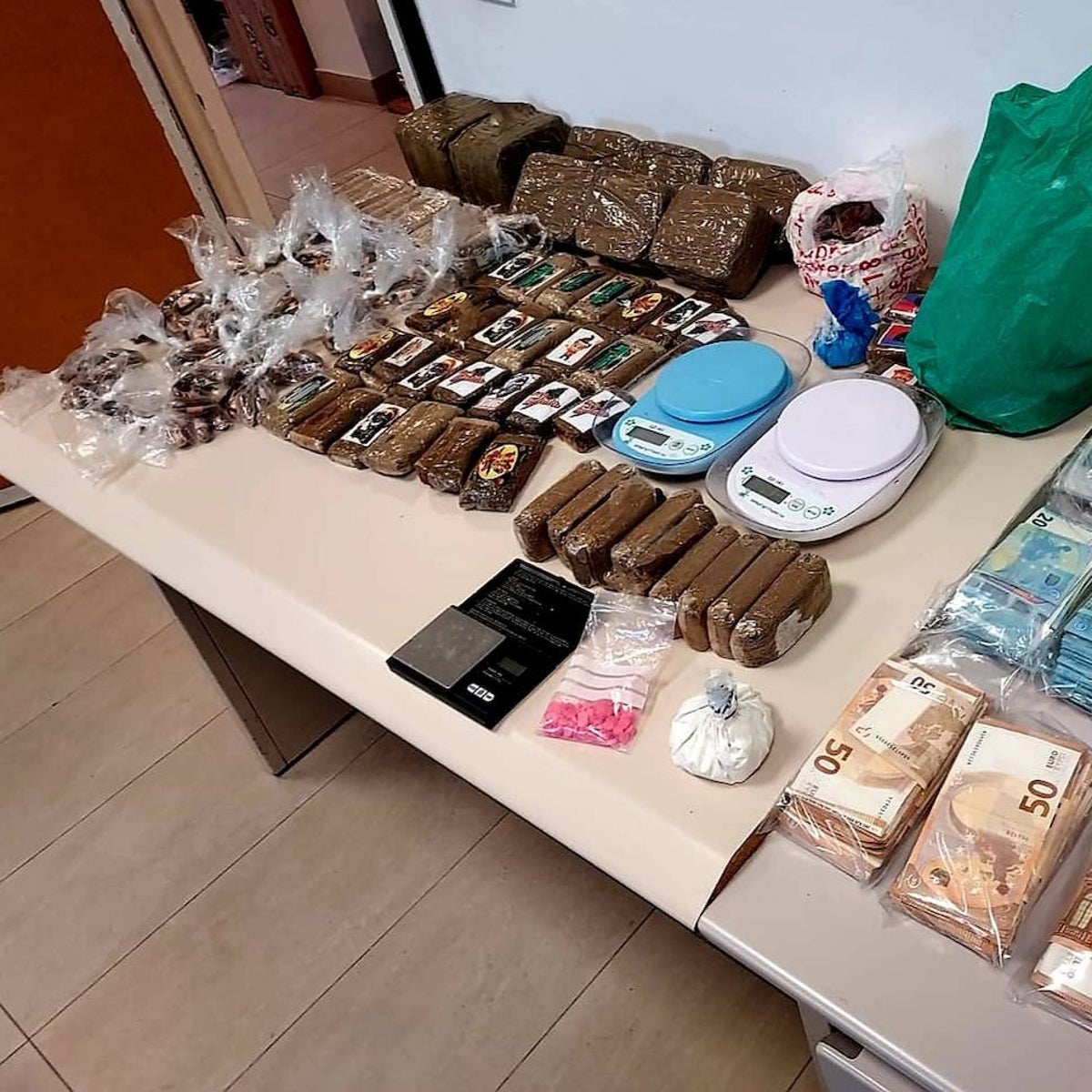 La Policía desmantela uno de los puntos de venta de droga más activo de Sevilla