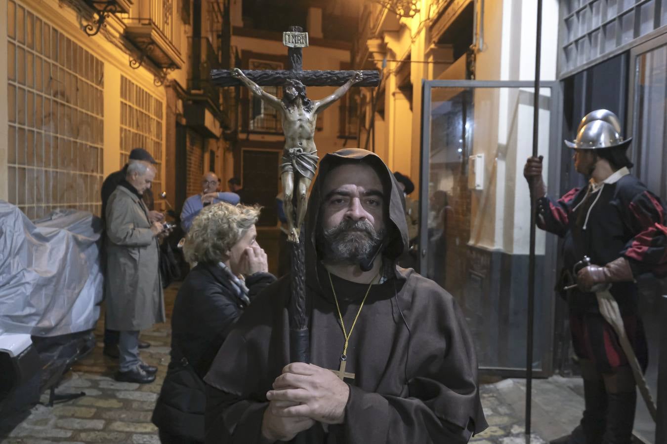 Un momento del desfile de Tercio de Olivares por las calles de Sevilla