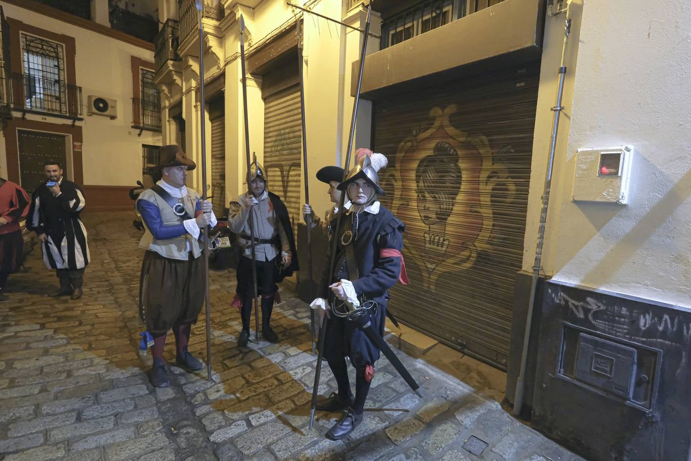 Un momento del desfile de Tercio de Olivares por las calles de Sevilla