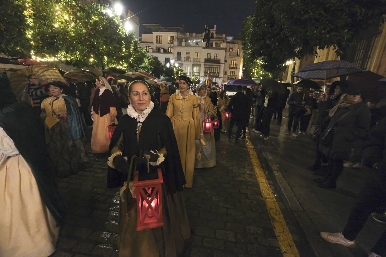 Un momento del desfile de Tercio de Olivares por las calles de Sevilla