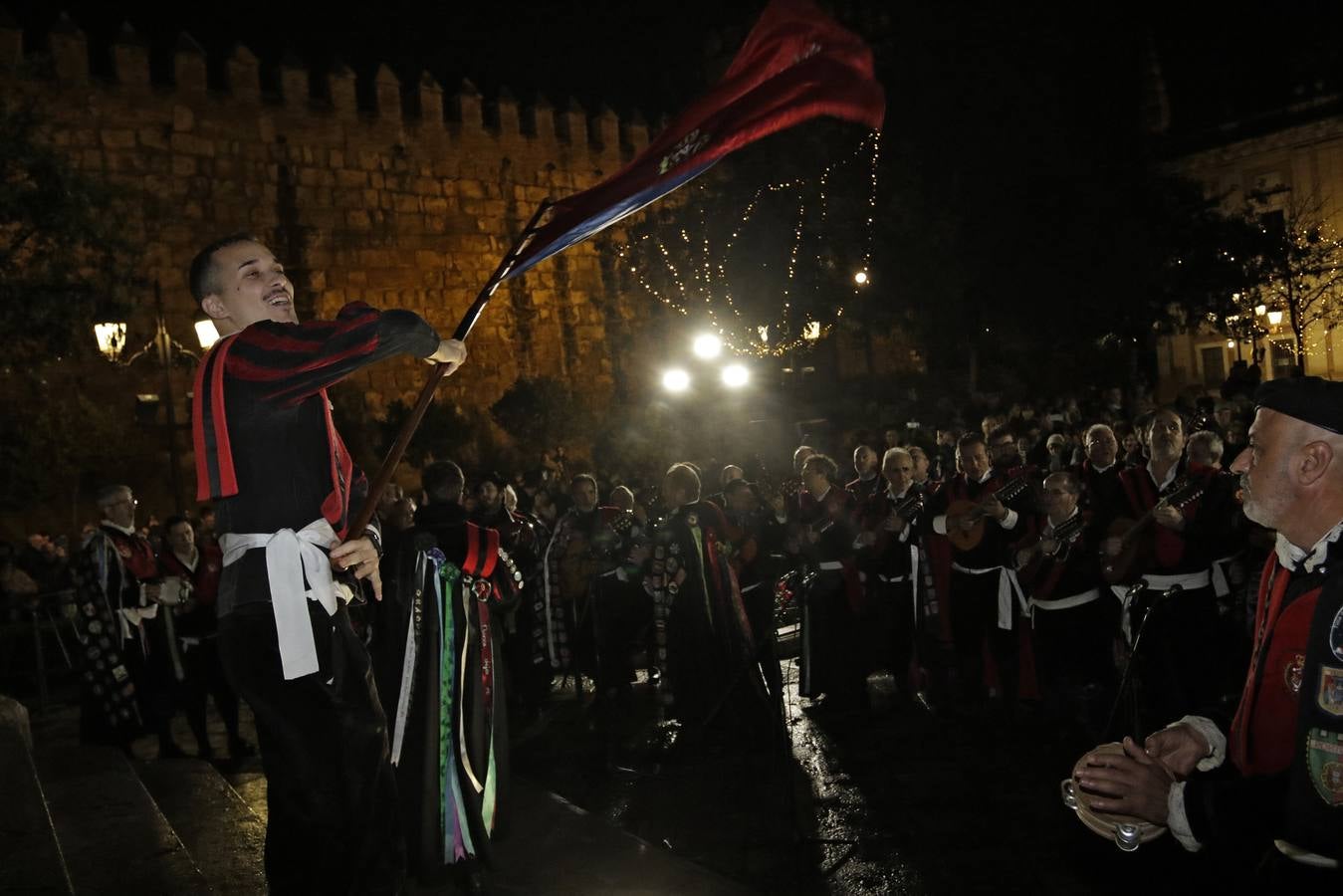 Celebración de los tunos en la Plaza del Triunfo