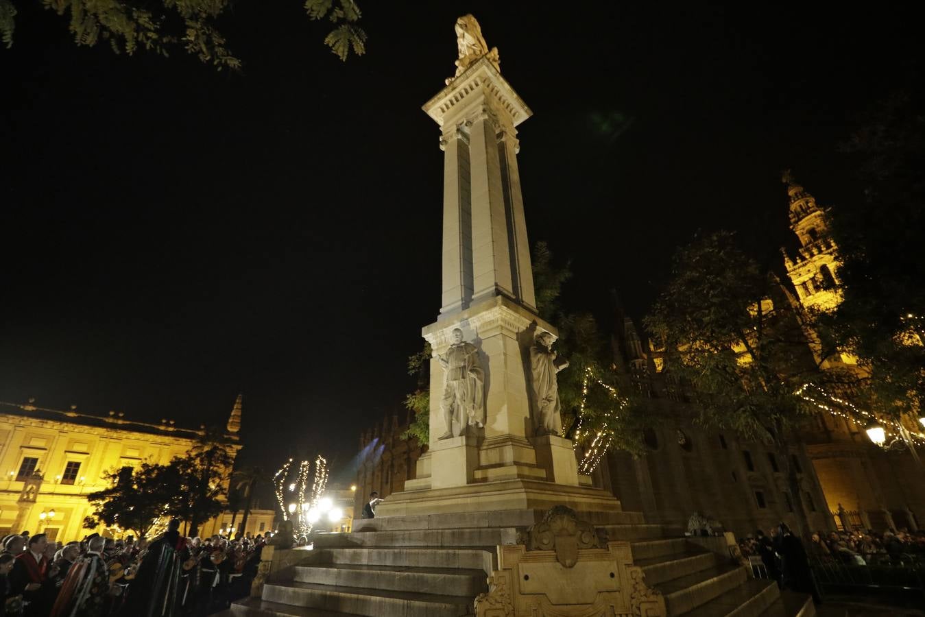 Celebración de los tunos en la Plaza del Triunfo