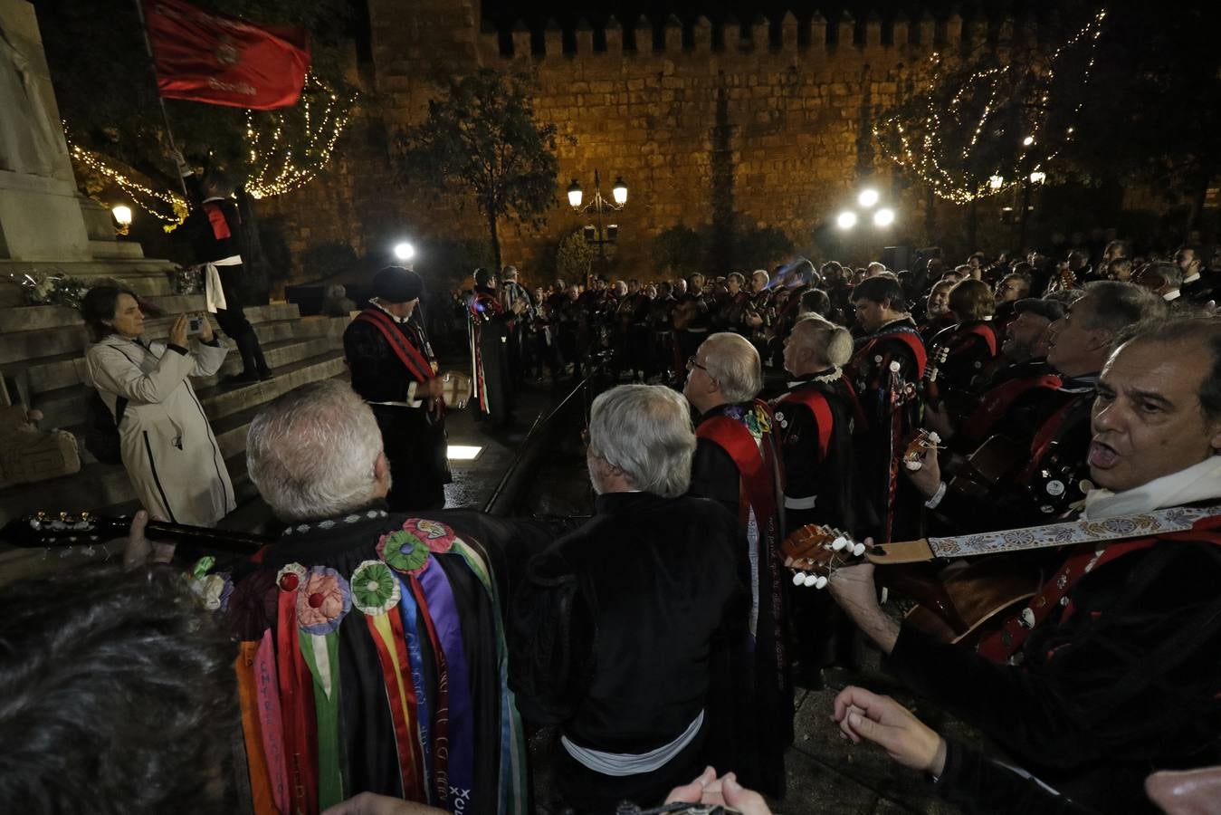 Celebración de los tunos en la Plaza del Triunfo