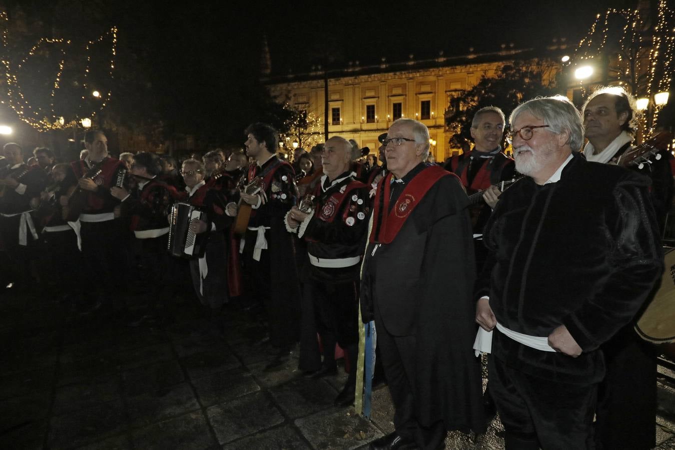 Celebración de los tunos en la Plaza del Triunfo