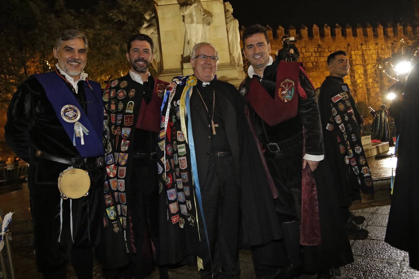 Celebración de los tunos en la Plaza del Triunfo