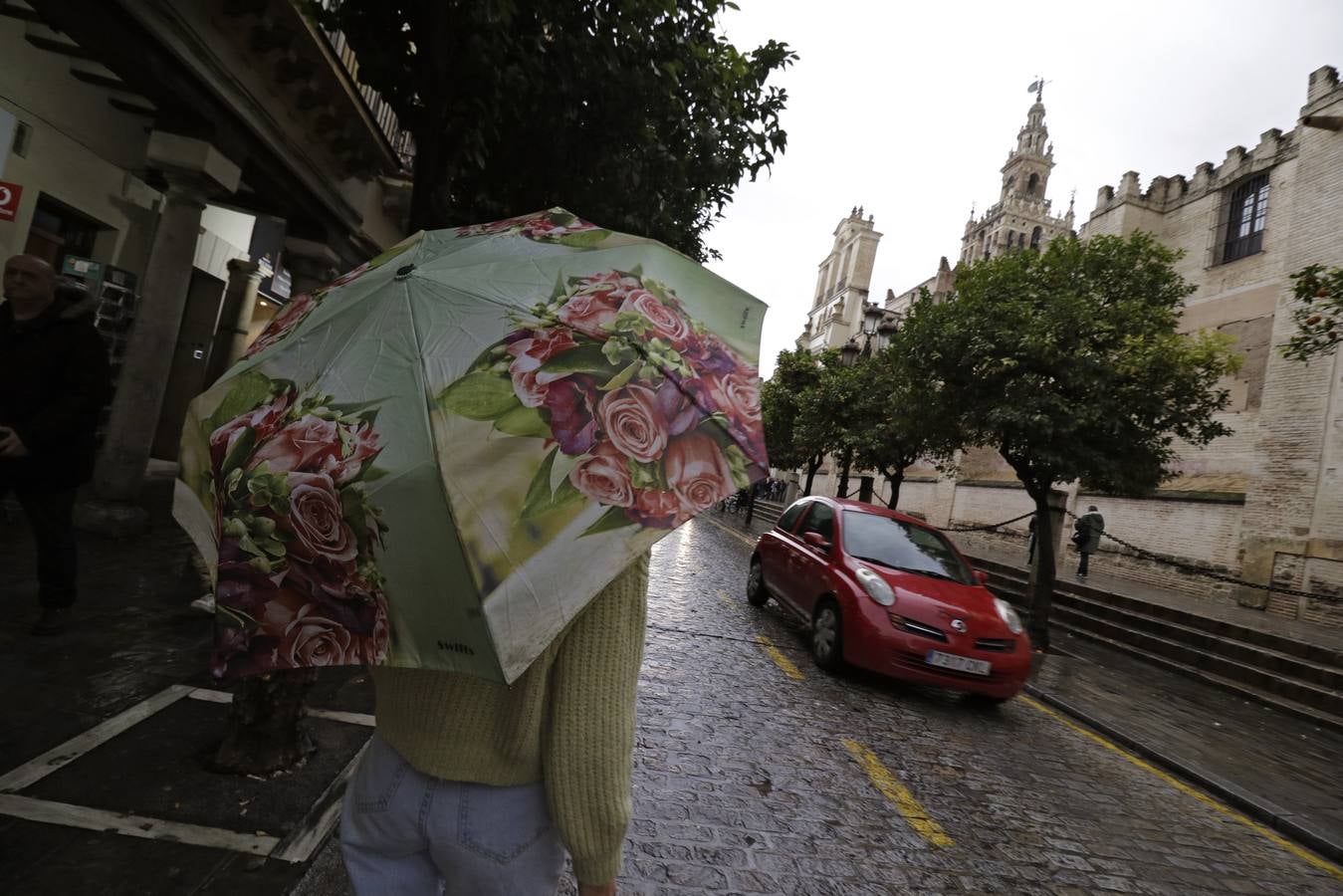 Imágenes que ha dejado la lluvia en el centro de la ciudad