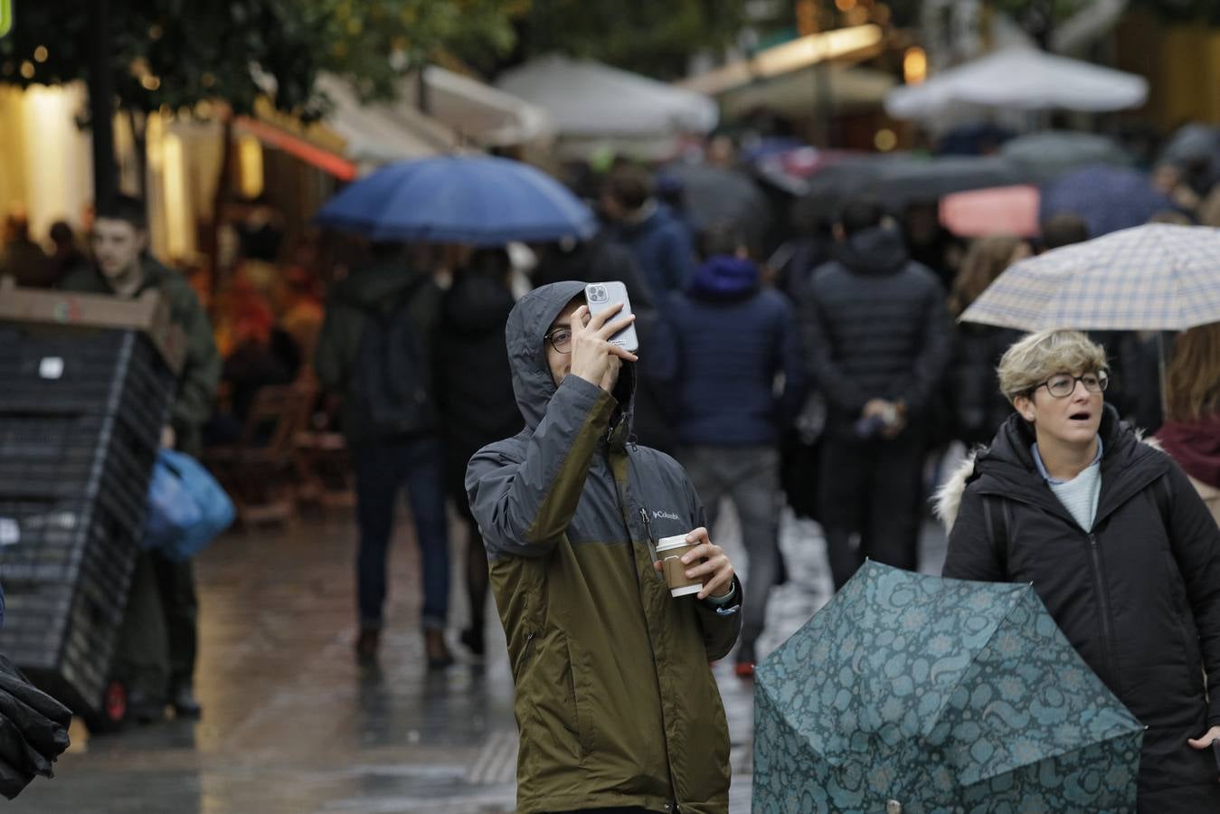 Imágenes que ha dejado la lluvia en el centro de la ciudad