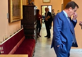 Encontronazo en los pasillos del Ayuntamiento de Sevilla entre concejales de PP y PSOE: «Farsante, ordinaria»