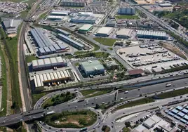 La Junta instalará electrolineras y placas fotovoltaicas en el área logística de Sevilla
