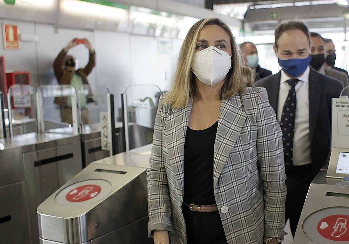 Marifrán Carazo en el metro de Sevilla