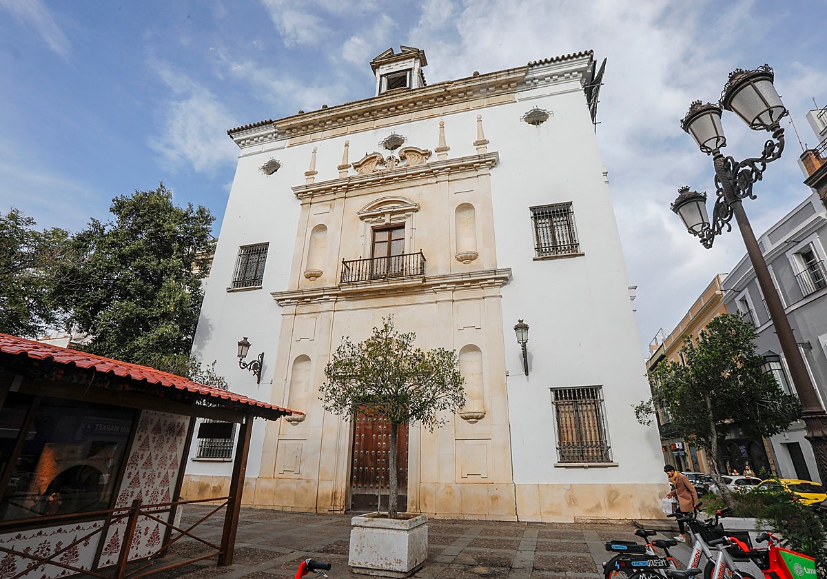 La portada principal de San Hermenegildo, que será restaurada junto a toda la fachada y las cubiertas en 2023