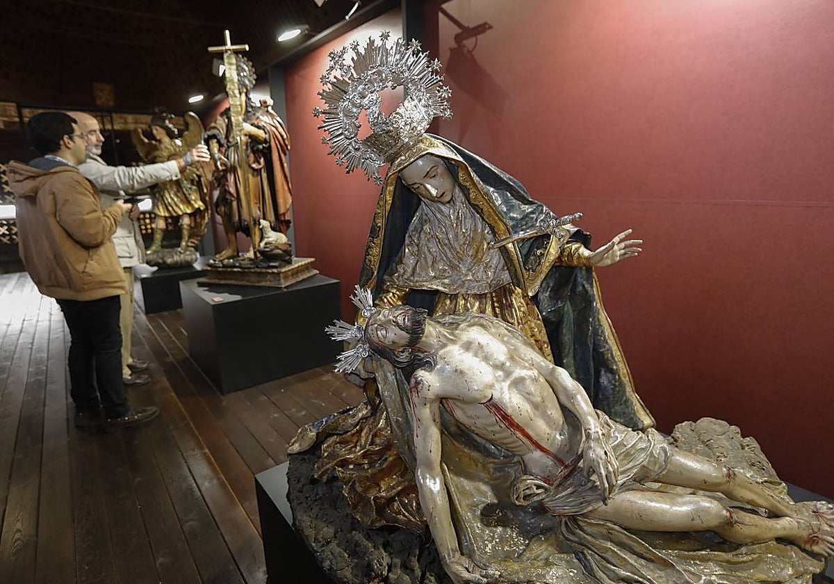 Algunas de las piezas que pueden admirarse en la muestra 'Ex Oratione Praedicare' en el convento de Madre de Dios de Sevilla