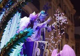 Imágenes de la Cabalgata de Sevilla: Los Reyes Magos recorren un Centro abarrotado