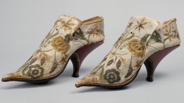 Par de zapatos femeninos. Hacia 1690-1700. Metropolitan Museum. Nueva York