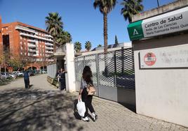 Pocas demoras en los centros de salud de Sevilla capital y mucha gente en urgencias