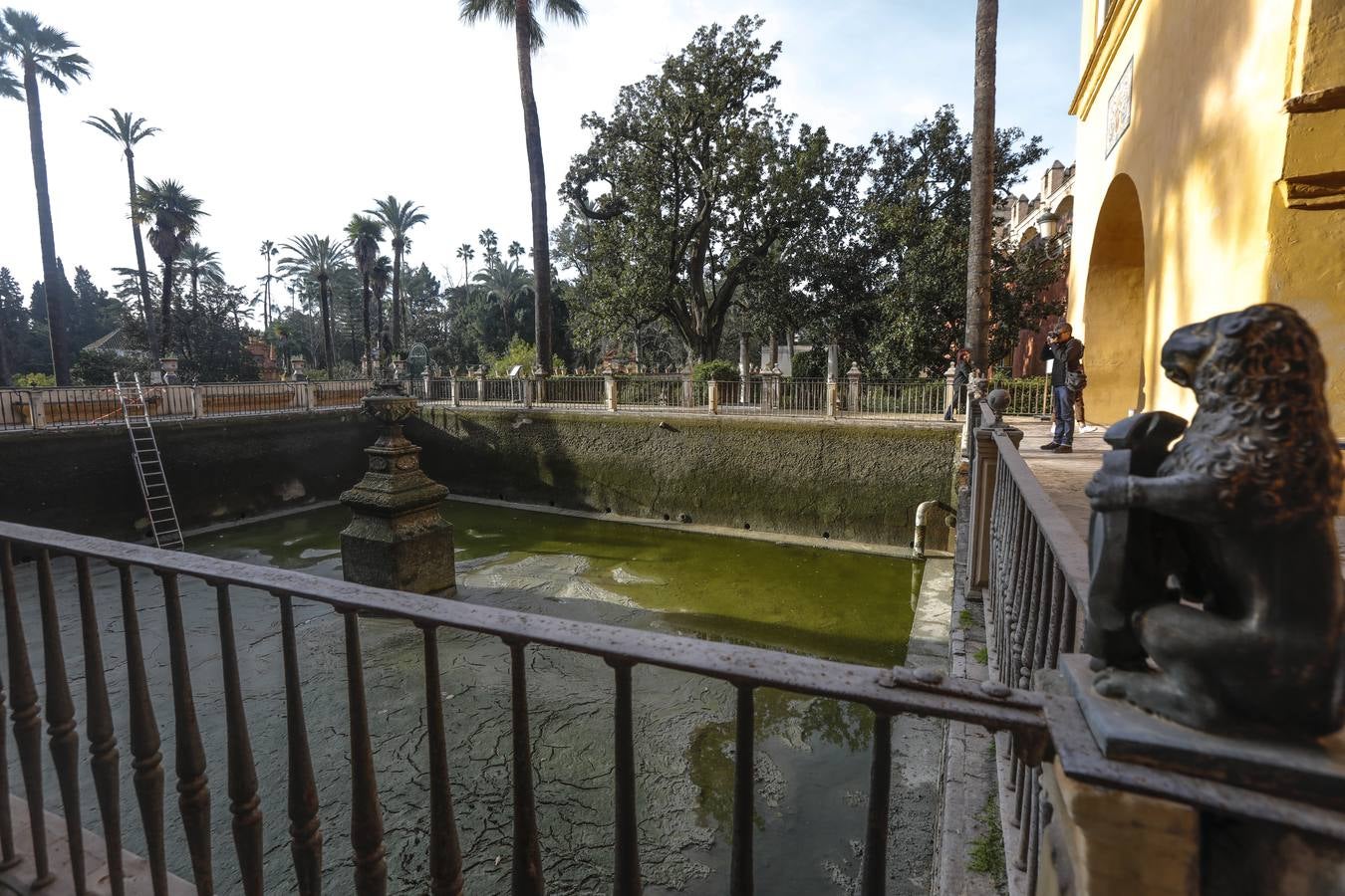 El alcalde aprovechó la visita para hacer balance de las obras de restauración llevadas a cabo en el Real Alcázar