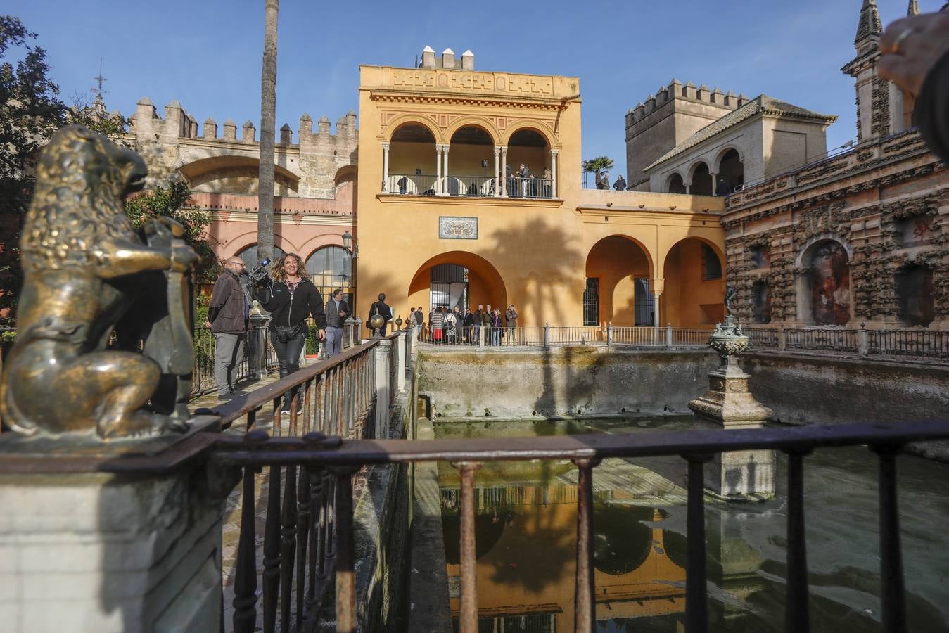 El alcalde aprovechó la visita para hacer balance de las obras de restauración llevadas a cabo en el Real Alcázar