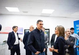 Pedro Sánchez visita a la empresa Skylife y señala su «compromiso con el sector aeroespacial»