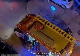 Tres afectados por inhalación de humo en el incendio de una vivienda en Triana