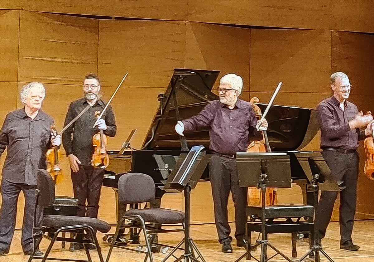 Los músicos de Arditti Quartet saludando en el concierto ofrecido en Sevilla