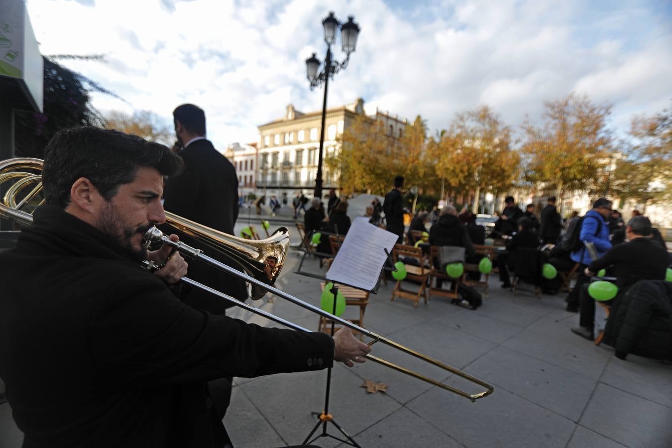 Los músicos de la ROSS se movilizan en la Puerta de Jerez de Sevilla para reivindicar sus derechos